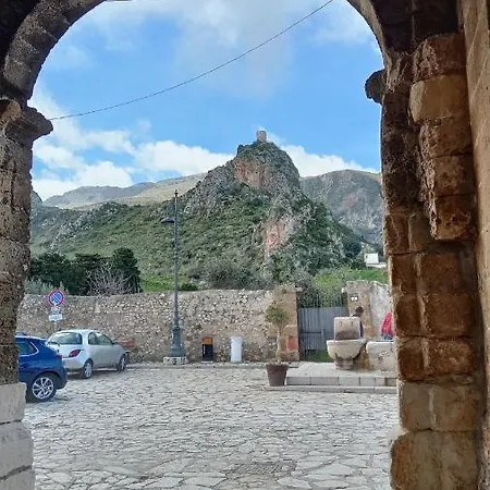 Scopello Inside Gæstehus